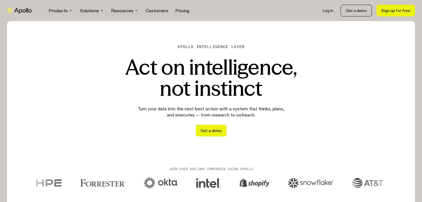 صفحة Apollo Intelligence Layer الرسمية بعنوان Act on intelligence, not instinct